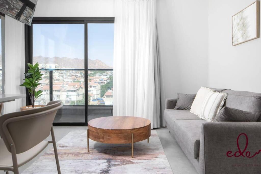 דירה משפחתית סופר מרווחת במיקום מרכזי - By Edom Apartment *