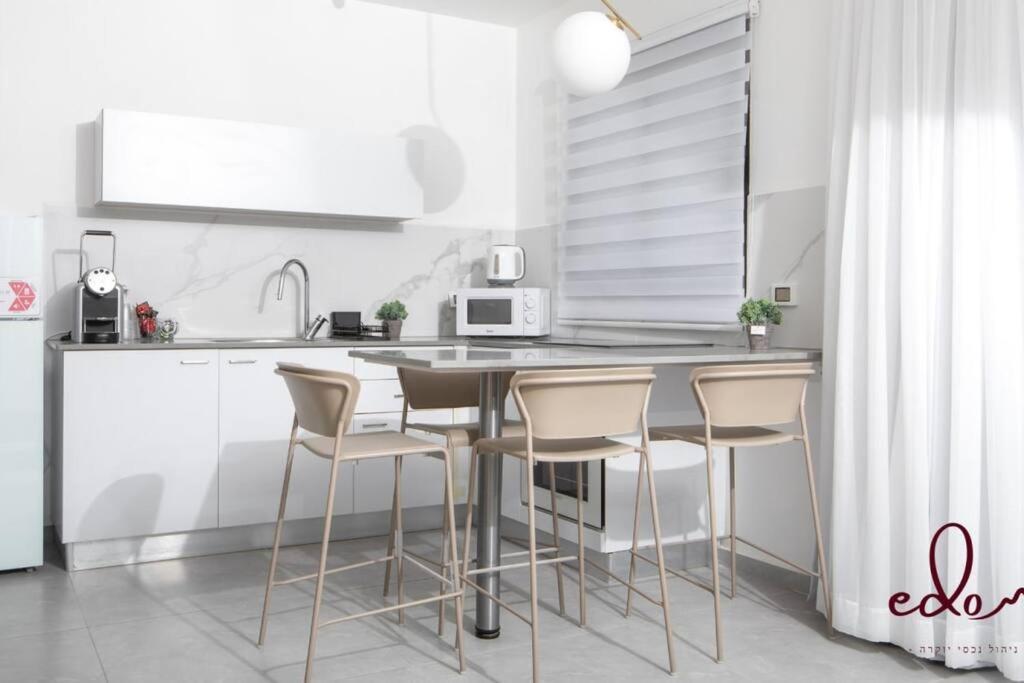 דירה משפחתית סופר מרווחת במיקום מרכזי - By Edom Apartment Eilat